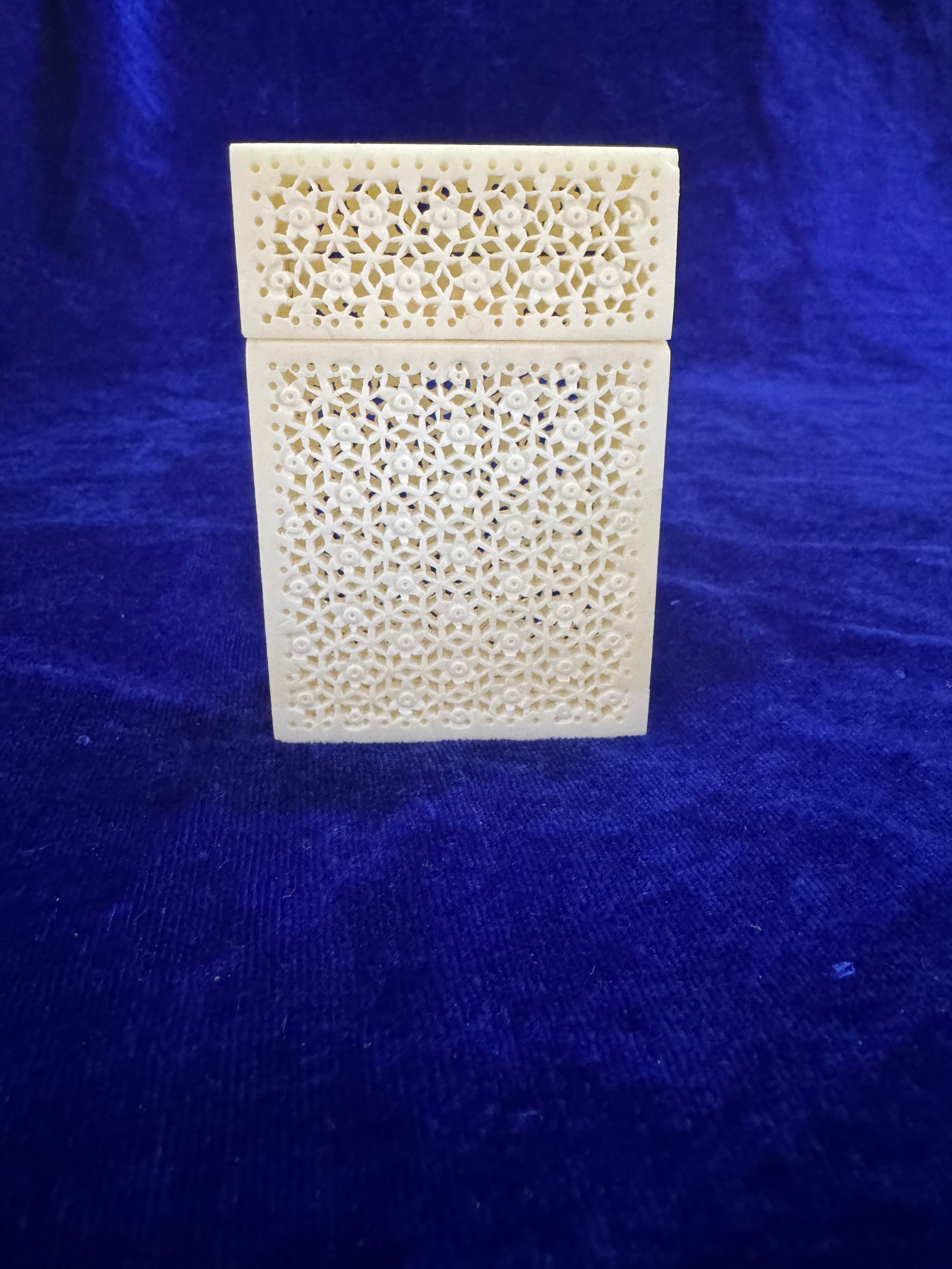 Velorune AsterLattice Bone Card Casket