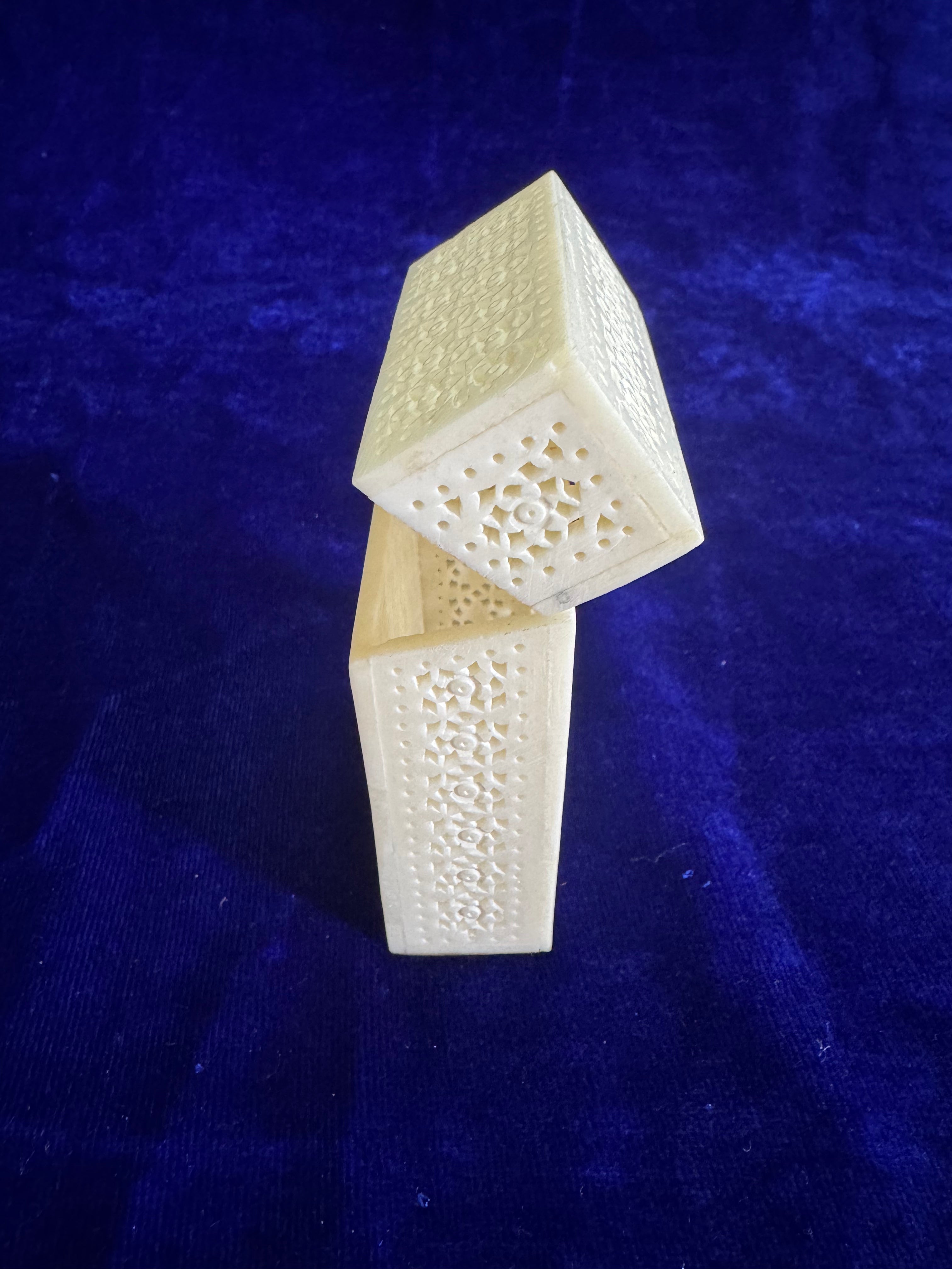 Velorune AsterLattice Bone Card Casket