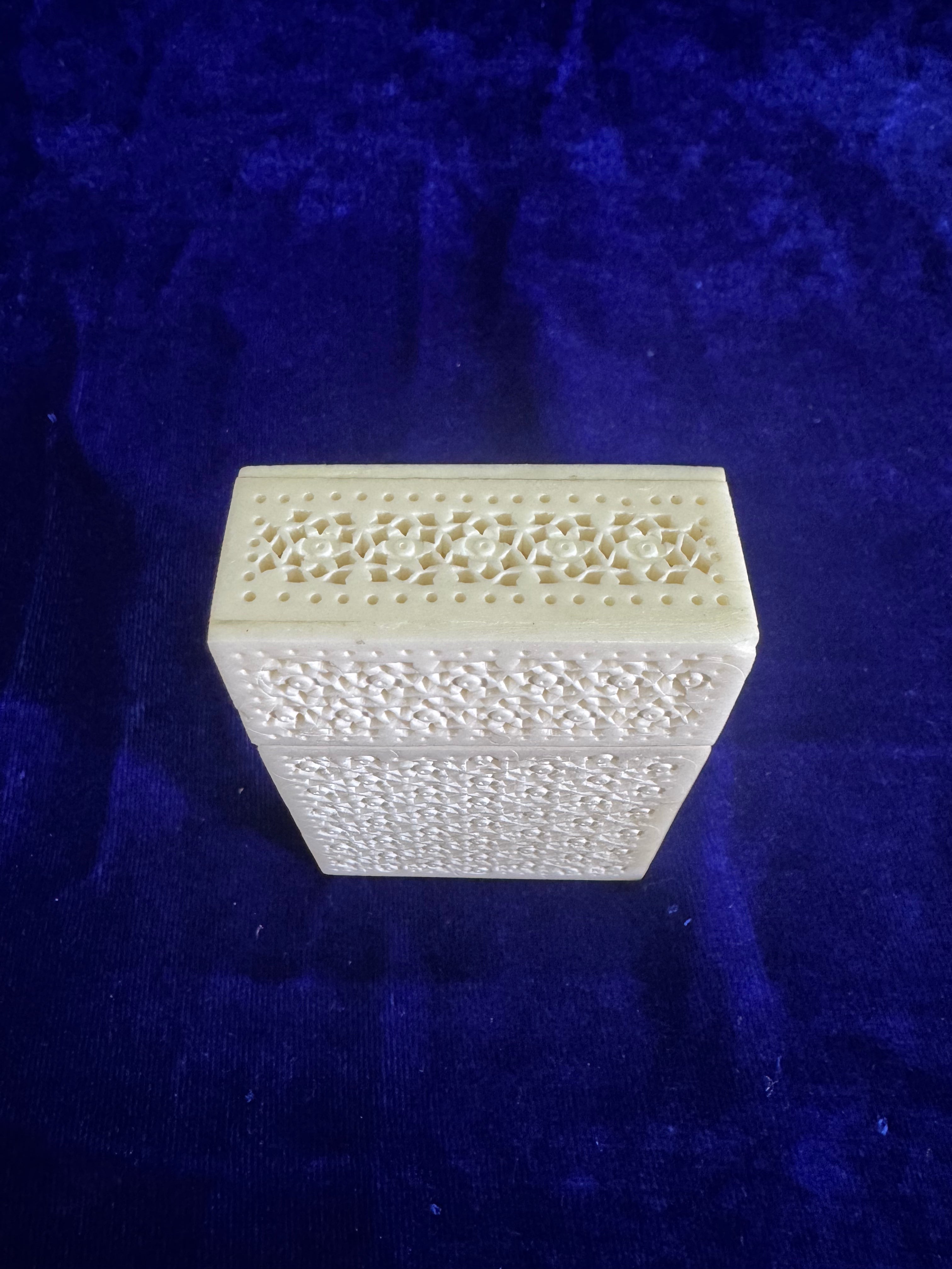 Velorune AsterLattice Bone Card Casket