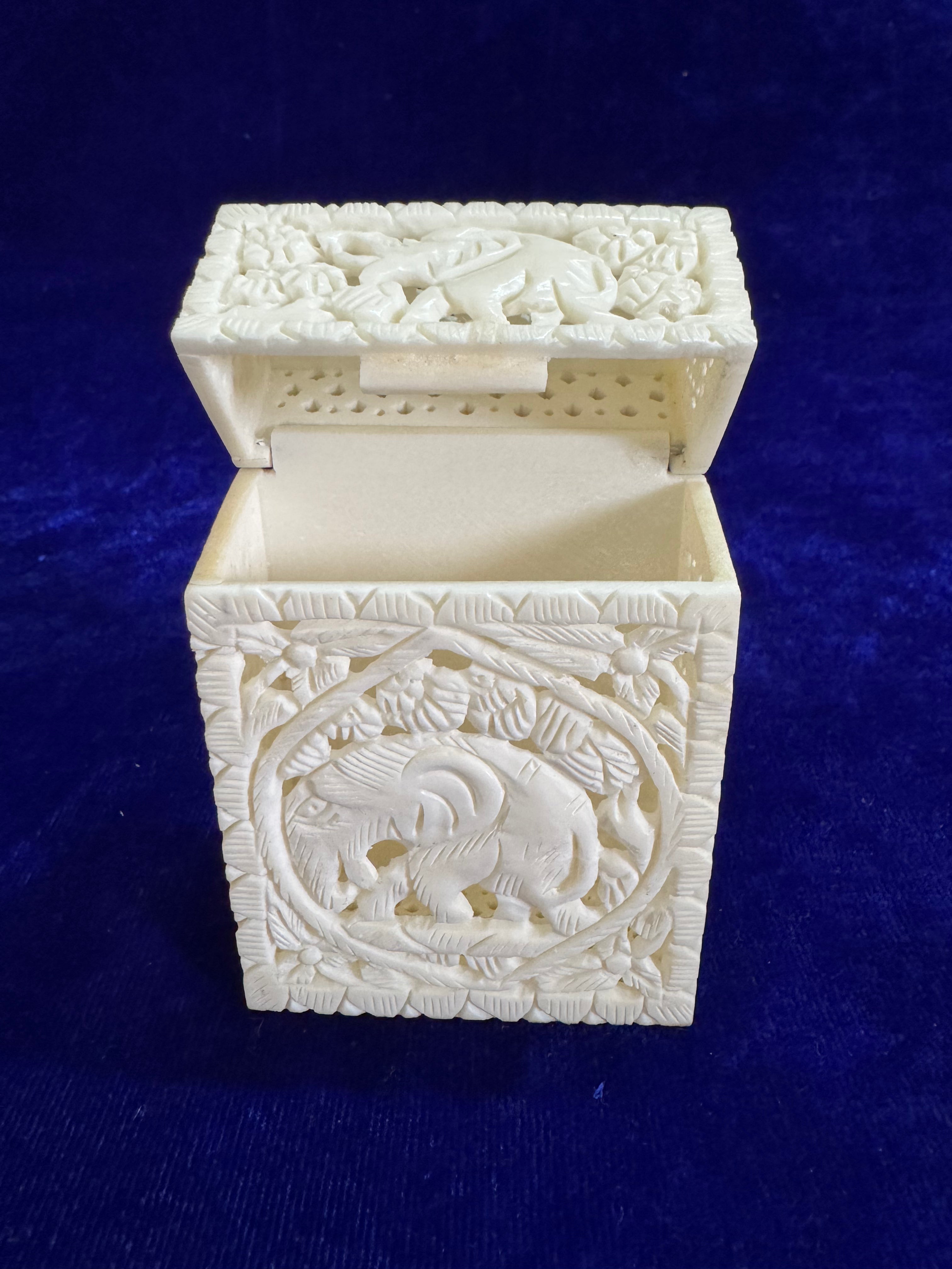 Royal Tusker Bone Card Box & cigarette