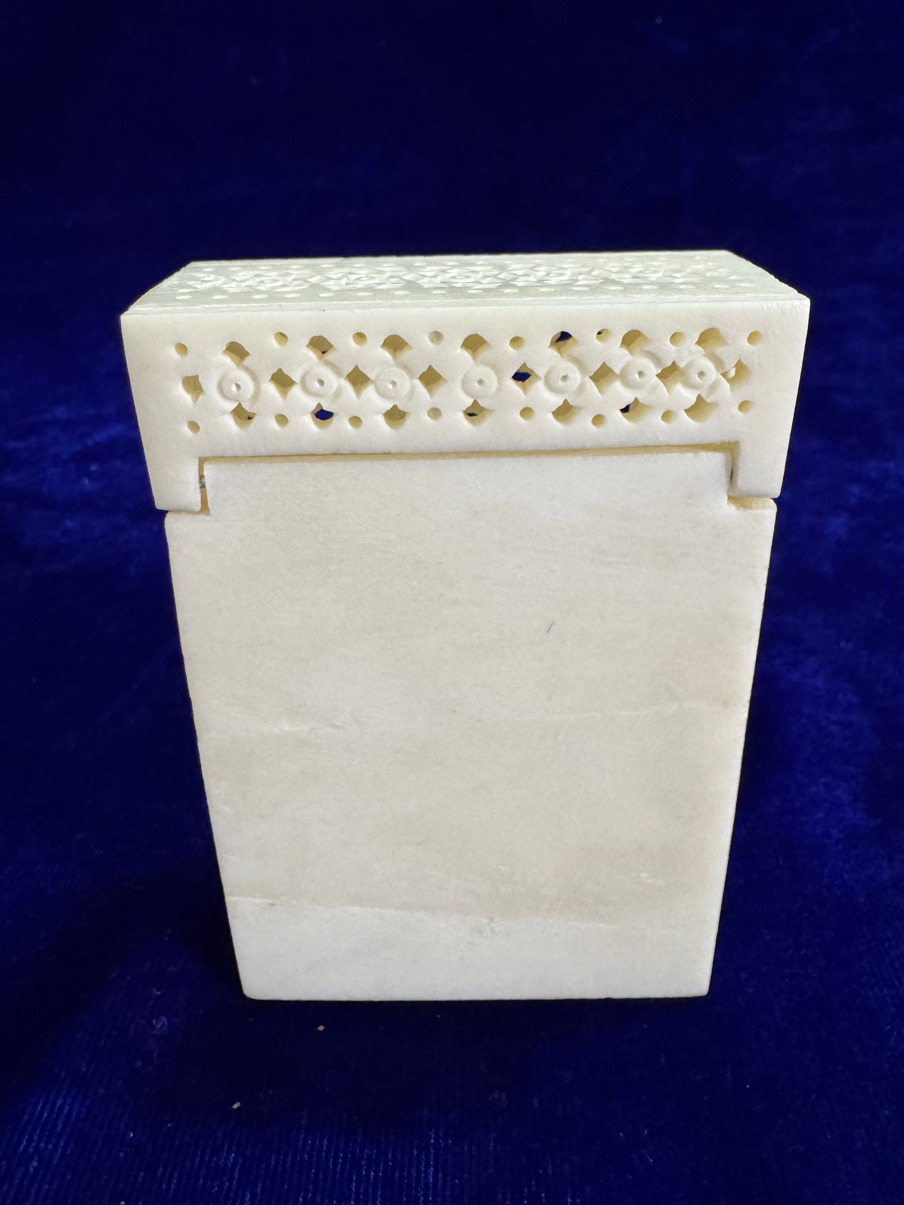 Royal Tusker Bone Card Box & cigarette