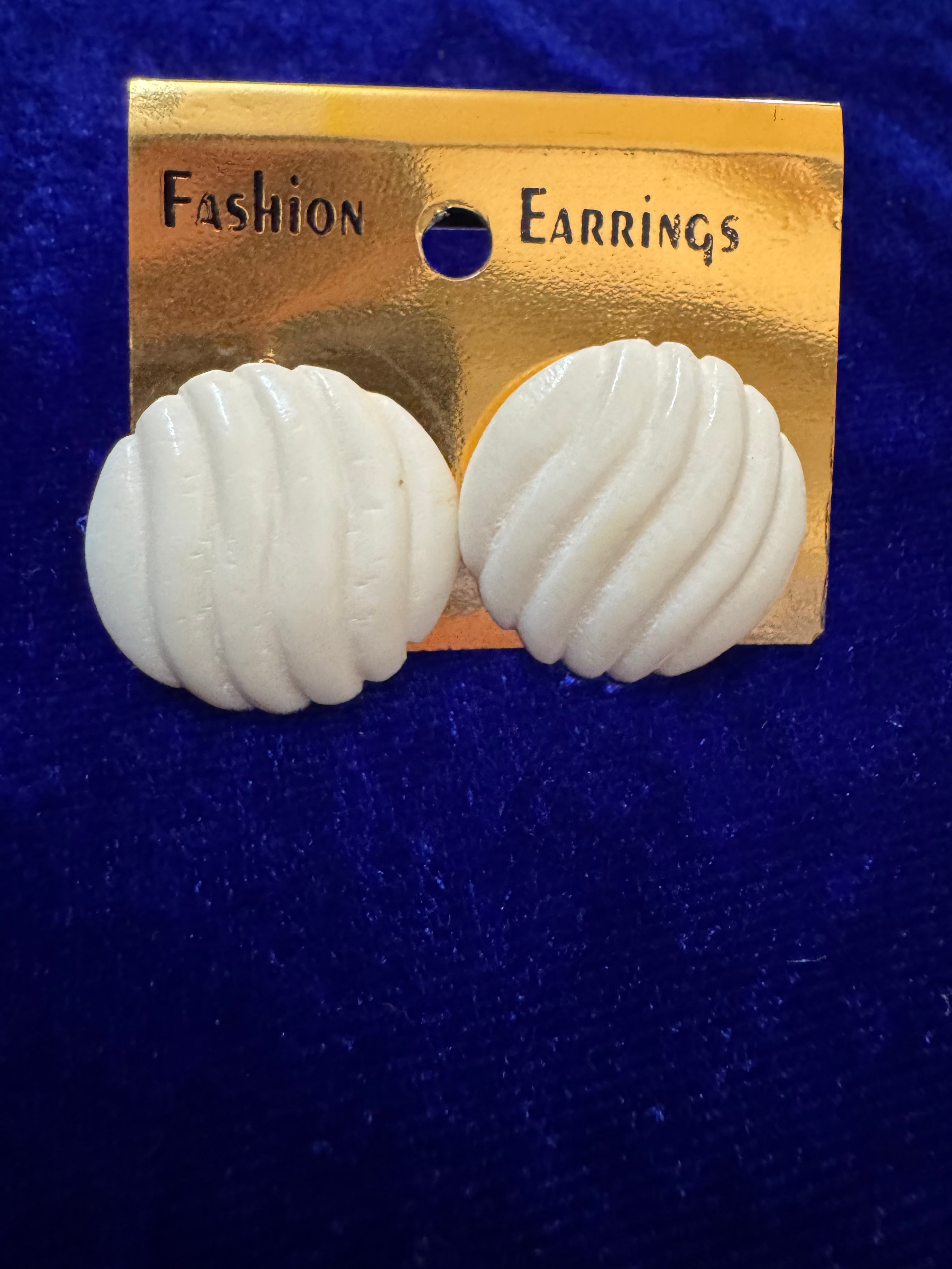 Lunara Shell Studs Earrings Bone