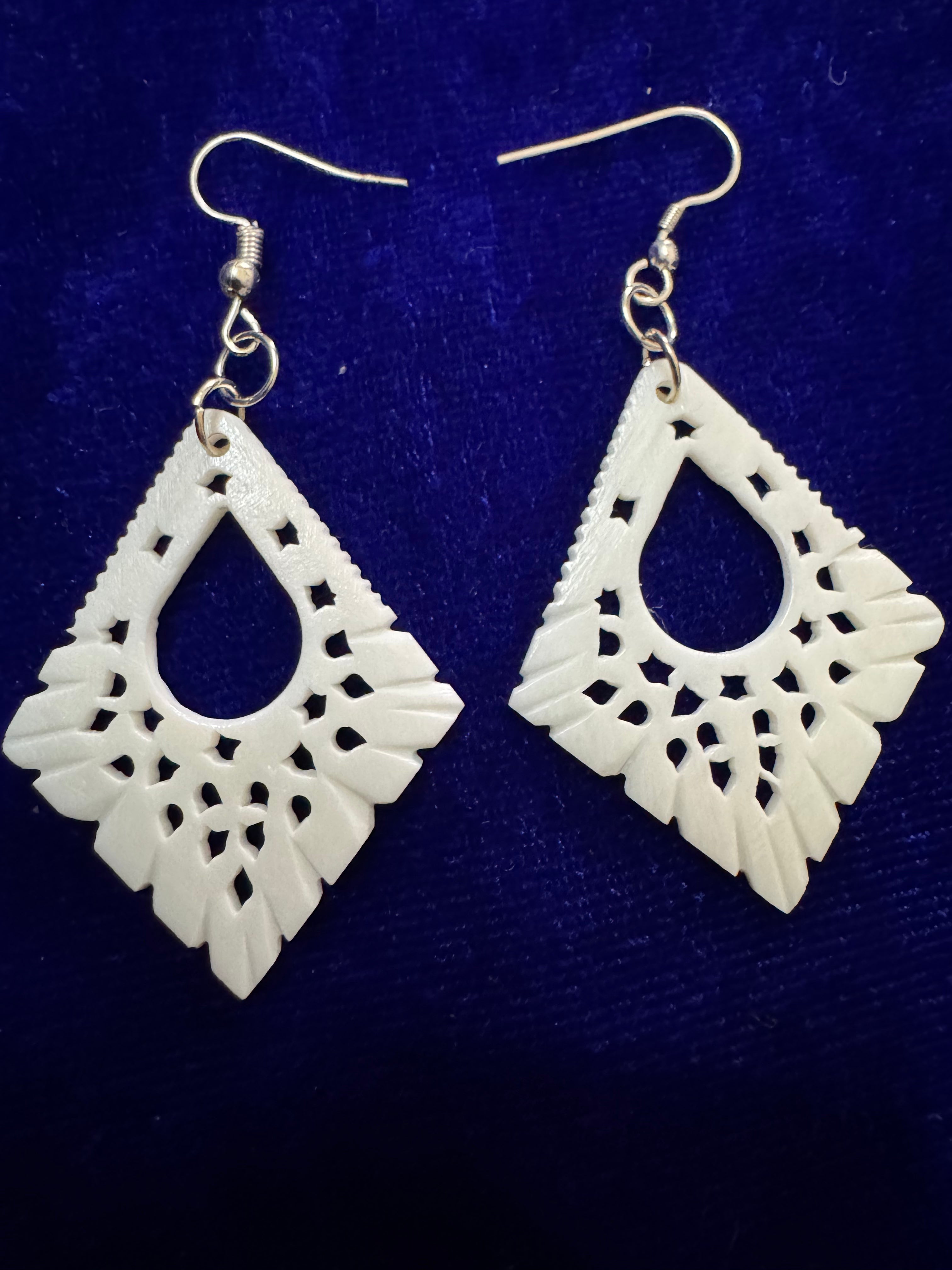 Zyrelia Lace Drops Earrings Bone