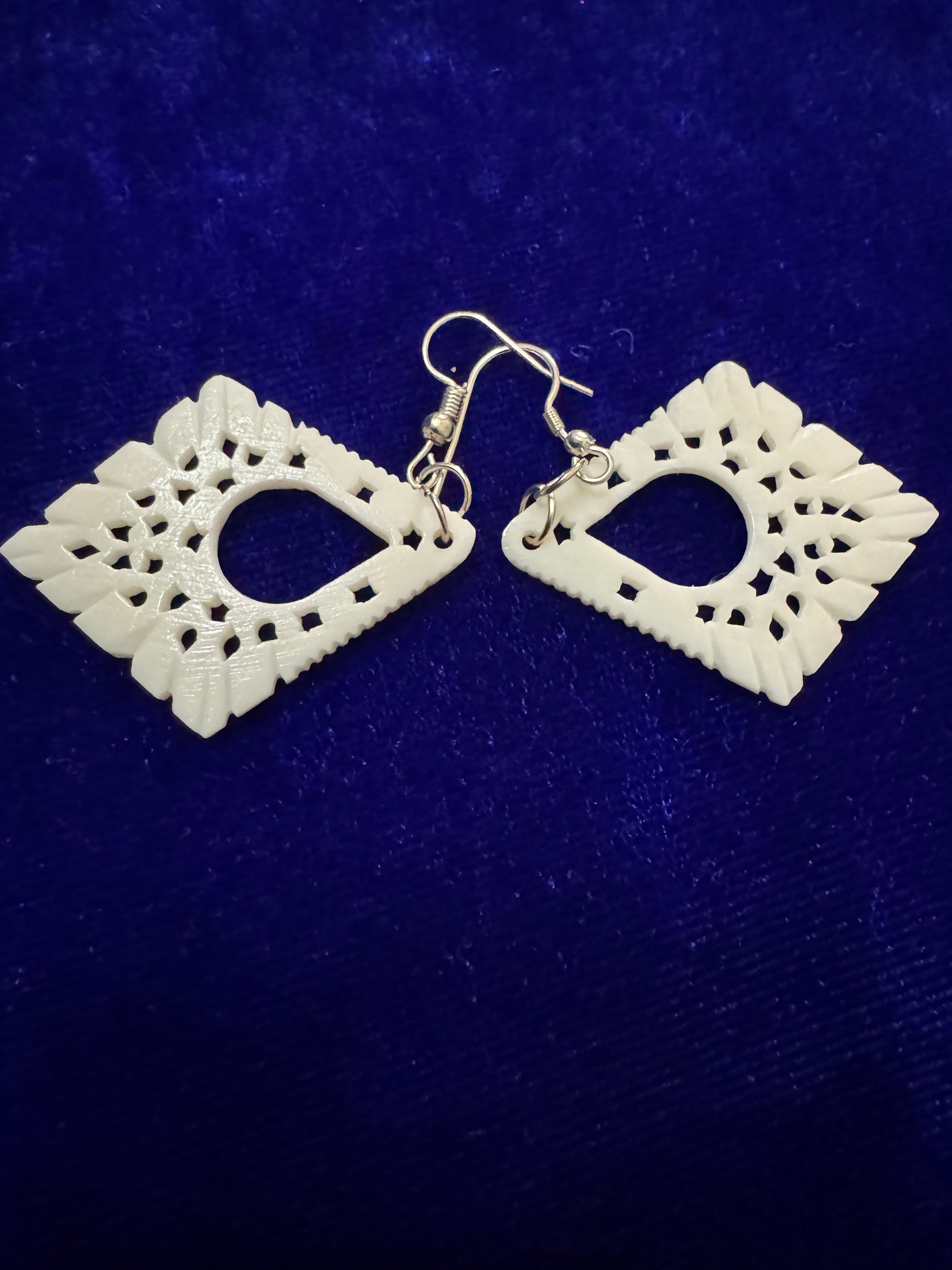 Zyrelia Lace Drops Earrings Bone